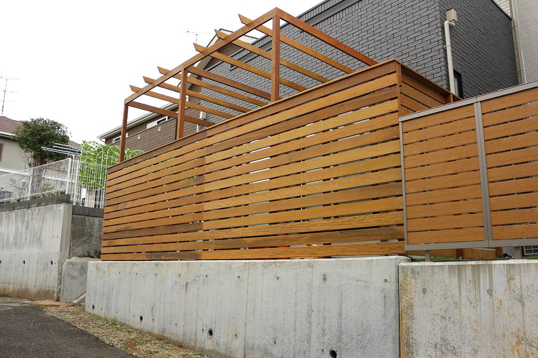 神奈川県横浜市港北区 H邸　ウッドフェンスで家族を守る。ウリン柱の長寿命フェンス