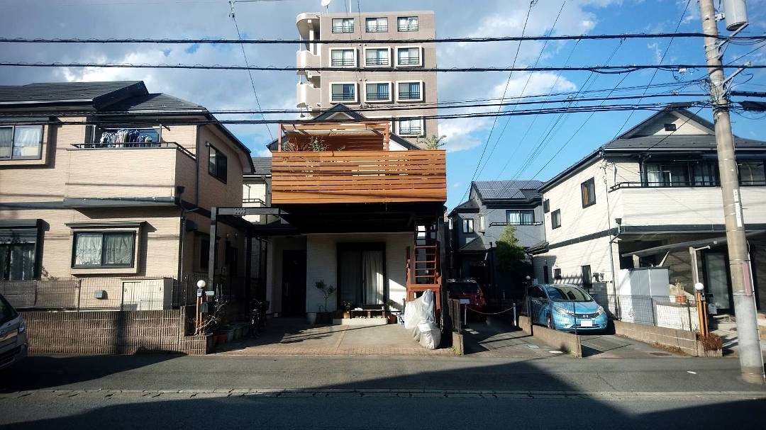 神奈川県横浜市戸塚区　T邸　ベランダ開口。しっかりとした鉄骨下地でオプション満載のリゾートレストランのような空間が完成