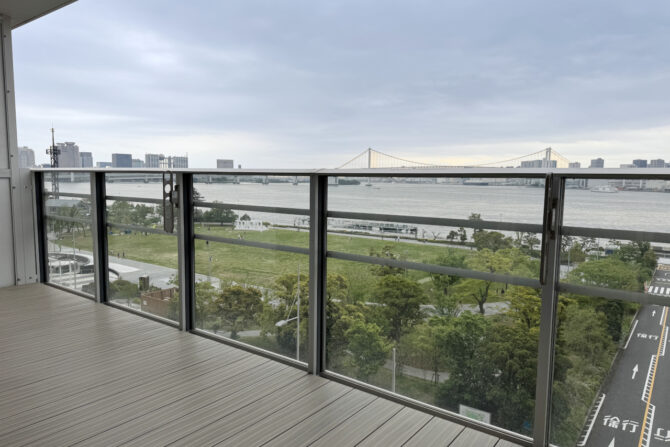 【中央区 マンションベランダ 樹脂木デッキ】after_top