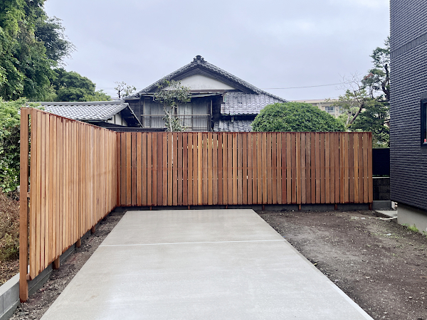 【 鎌倉市 一戸建て庭 フェンス】A1