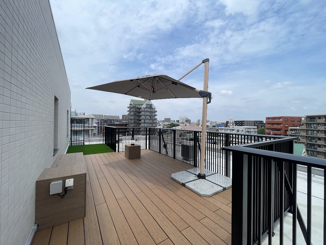 【川崎市高津区 マンションルーフバルコニー 樹脂木デッキ 】after_02
