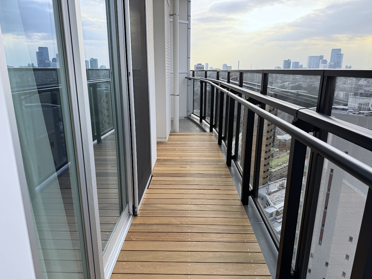 【港区 マンションベランダ ウッドデッキ】after_top