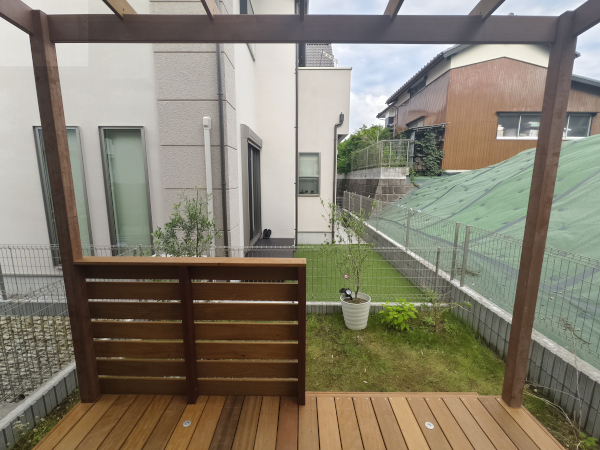 【青葉区 一戸建て庭 ウッドデッキ】after_01