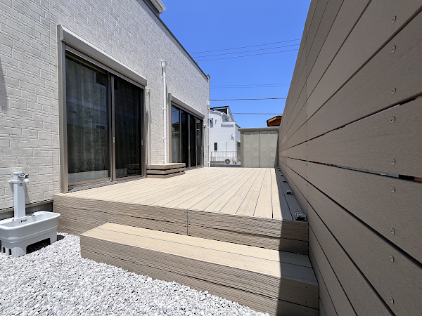 【横浜市金沢区 一戸建て庭 樹脂木デッキ】A1