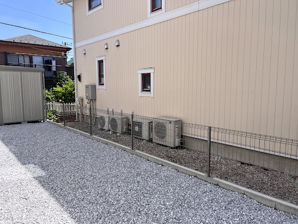 【横浜市金沢区 一戸建て庭 樹脂木デッキ】B
