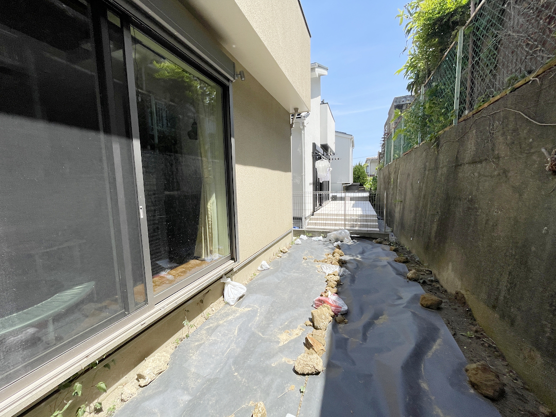 【金沢区 一戸建て庭 ウッドデッキ】before_01