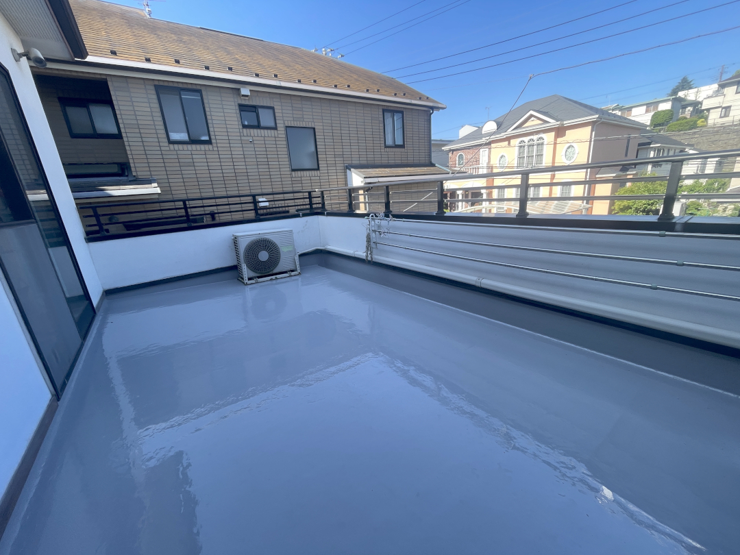 【横浜市中区 一戸建てバルコニー ウッドデッキ】after_01