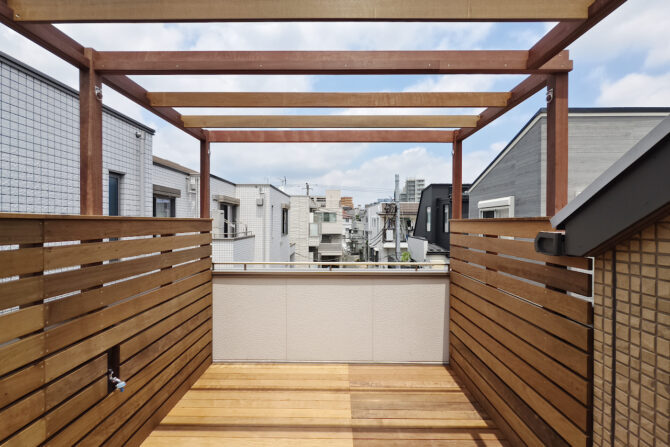【世田谷区 一戸建て屋上 ウッドデッキ】after_top