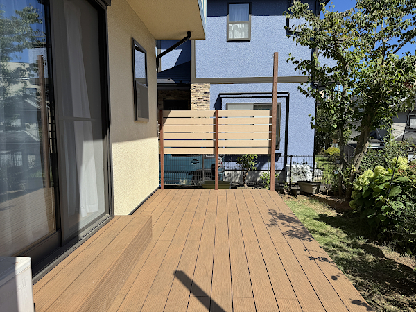 【川崎市麻生区 一戸建て庭 樹脂木デッキ】after_02