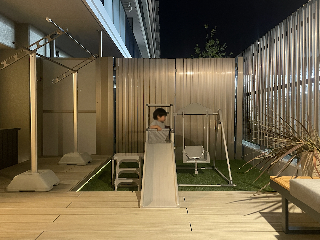 【世田谷区 マンション専用庭 樹脂木デッキ】after_03
