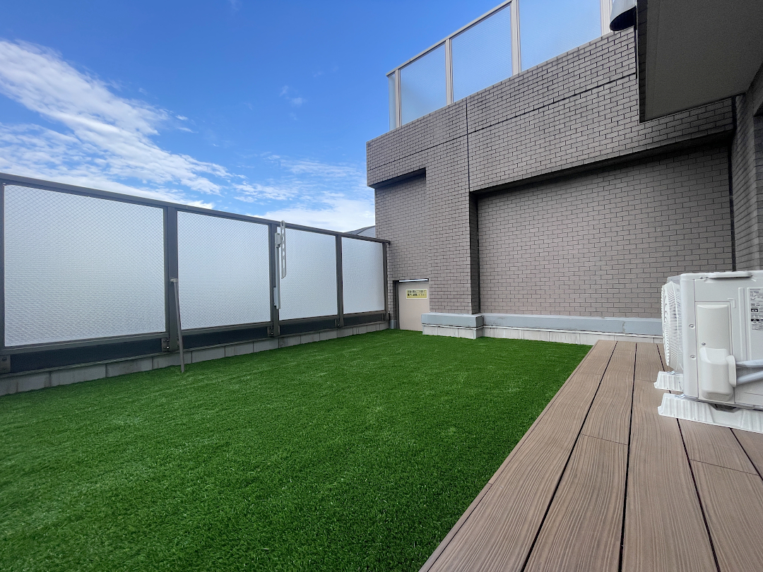 【豊島区 マンションルーフバルコニー 樹脂木デッキ 】after_03