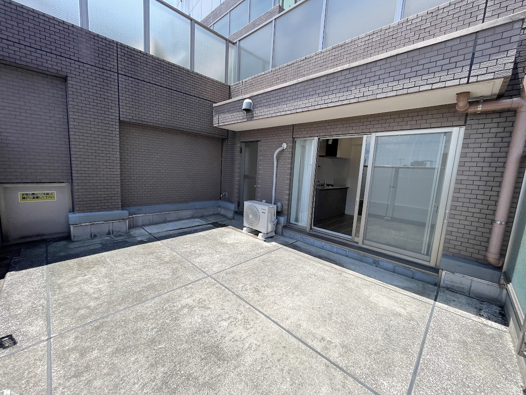 【豊島区 マンションルーフバルコニー 樹脂木デッキ 】before_01