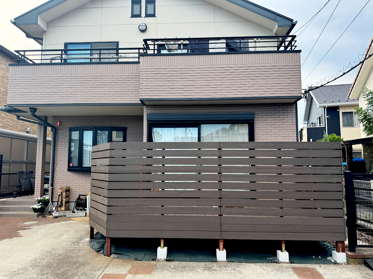 【 町田市 一戸建て庭 樹脂木デッキ】after_top