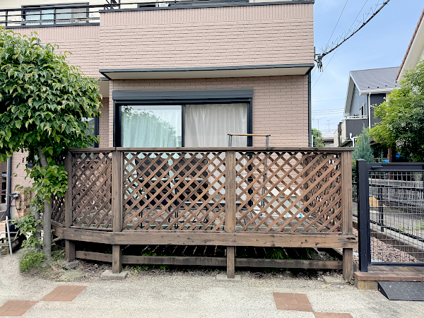 【 町田市 一戸建て庭 樹脂木デッキ】before_03