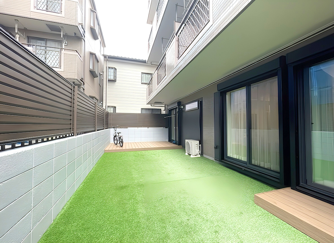 【中原区 マンション専用庭 樹脂木デッキ】after_01