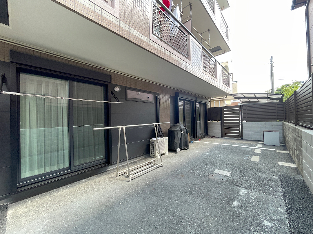 【中原区 マンション専用庭 樹脂木デッキ】before_01