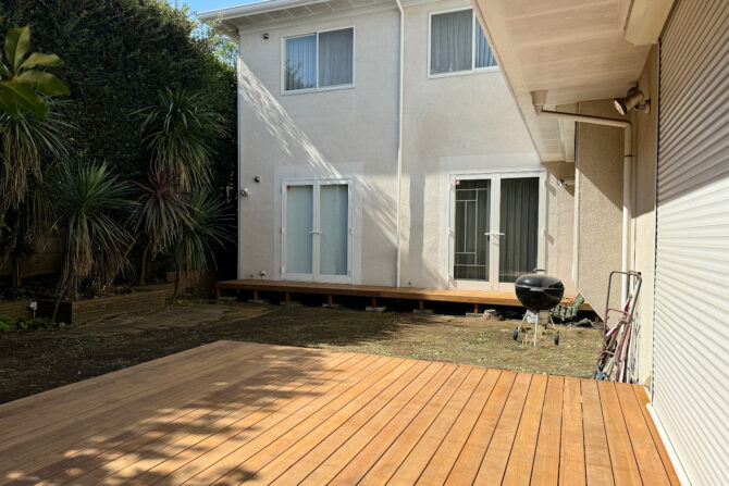 【世田谷区 一戸建て庭 ウッドデッキ】after_top