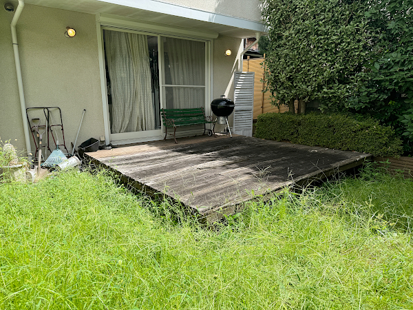 【世田谷区 一戸建て庭 ウッドデッキ】before_03