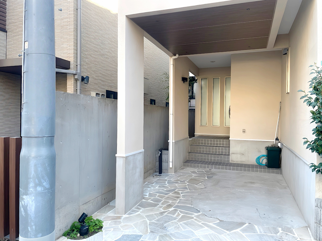 【目黒区 一戸建てバルコニー 樹脂木デッキ】after_03