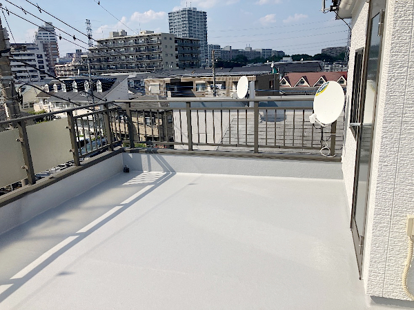 【埼玉県朝霧市 一戸建て屋上 樹脂木デッキ】before_01