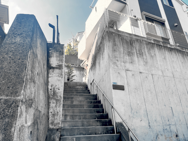 【川崎市麻生区 傾斜地 ハイデッキ】A