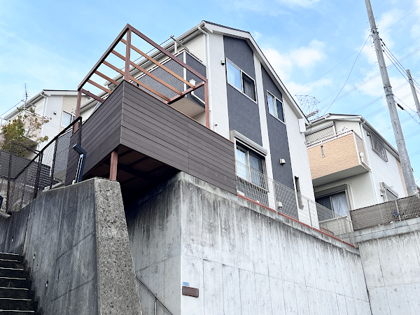 【川崎市麻生区 傾斜地 ハイデッキ】