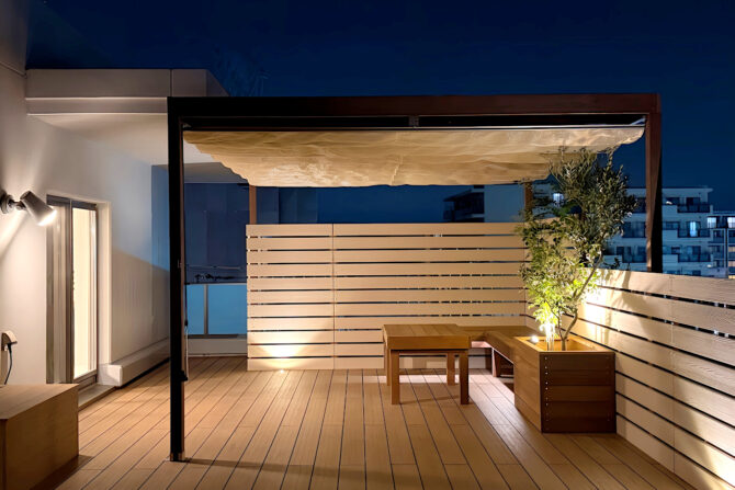 【横浜市港北区 マンションルーフバルコニー 樹脂木デッキ】after_top