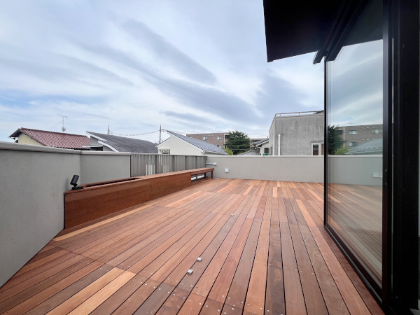 【 世田谷区 一戸建て屋上 ウッドデッキ】A1