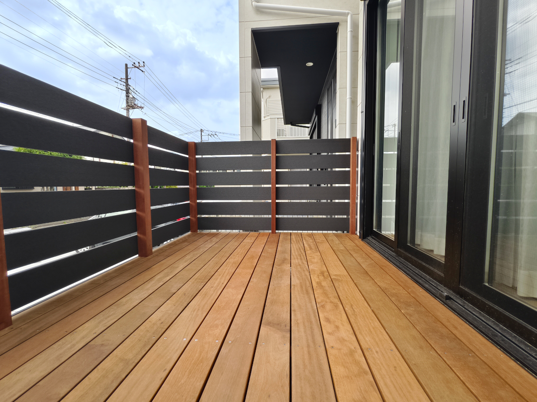 【鎌倉市 一戸建て庭 樹脂木デッキ】after_last