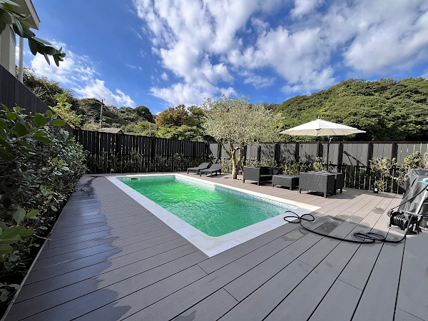 【鎌倉市 一戸建てバルコニー 樹脂木デッキ】B1