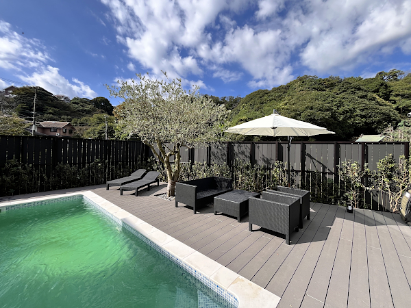 【鎌倉市 一戸建てバルコニー 樹脂木デッキ】C2