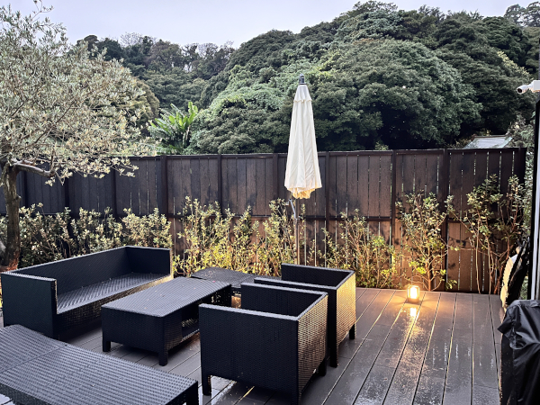 【鎌倉市 一戸建てバルコニー 樹脂木デッキ】C3