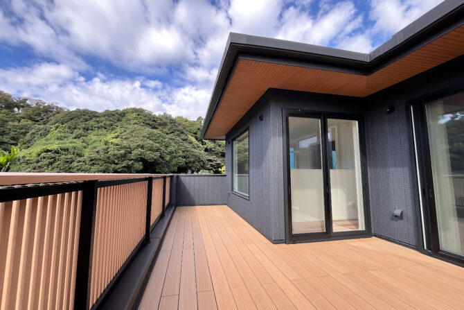 【鎌倉市 一戸建てバルコニー 樹脂木デッキ】TOP