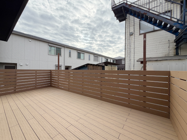 【調布市 一戸建て庭 樹脂木デッキ 】after_03