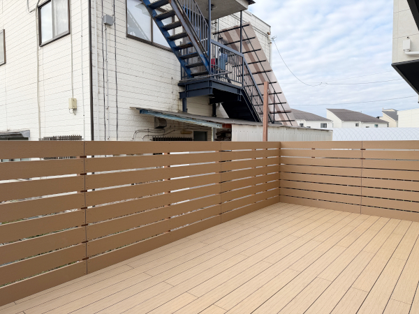 【調布市 一戸建て庭 樹脂木デッキ 】after_04