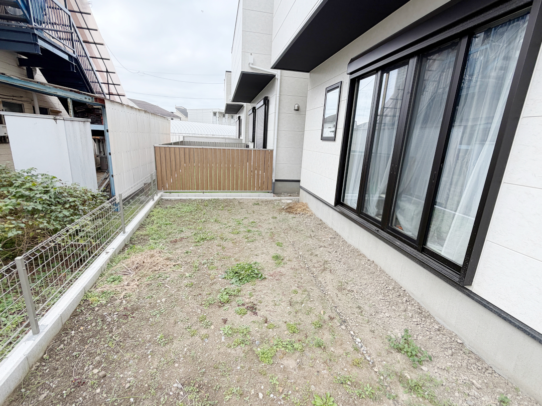 【調布市 一戸建て庭 樹脂木デッキ 】before_01