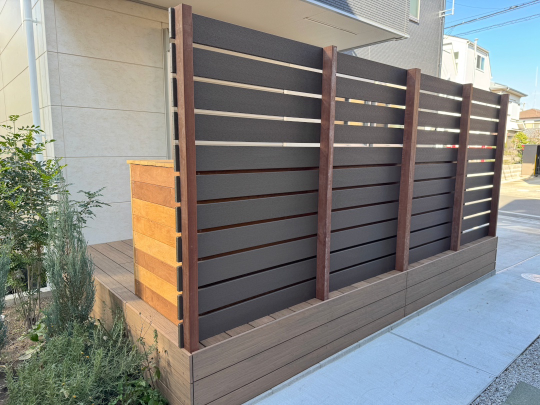 【狛江市 一戸建て庭 樹脂木デッキ】after_03