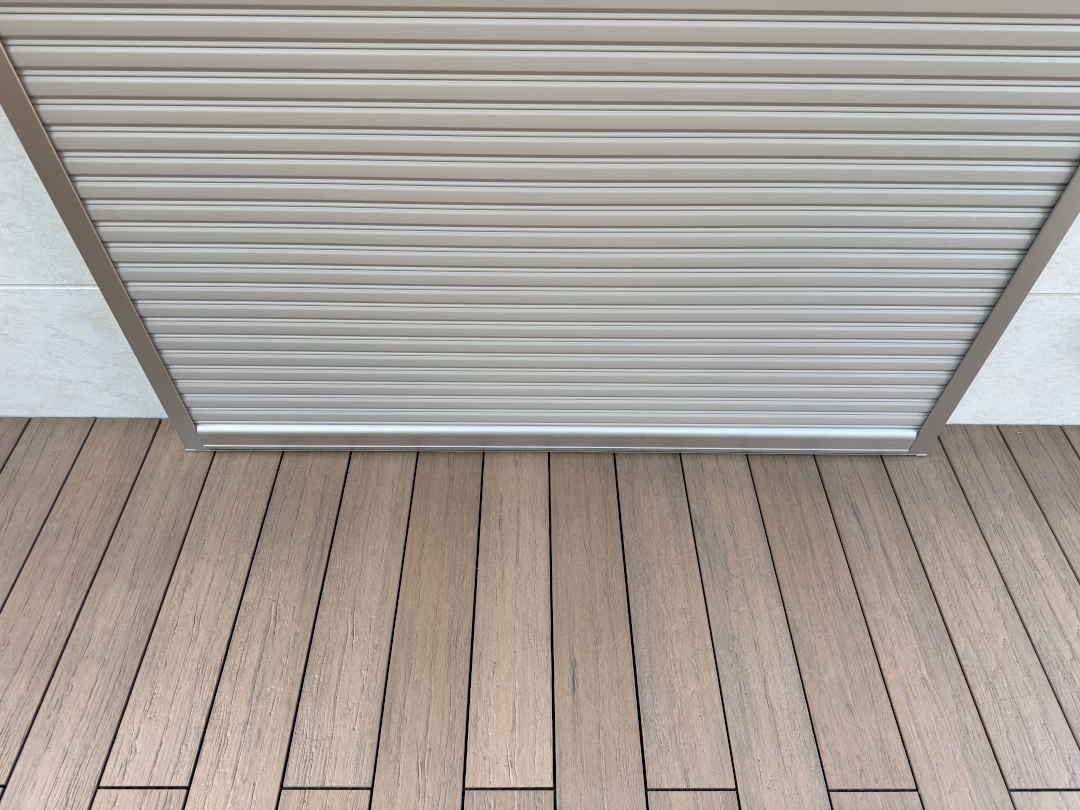 【狛江市 一戸建て庭 樹脂木デッキ】after_04