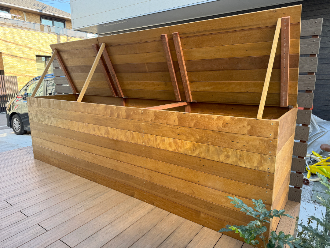 【狛江市 一戸建て庭 樹脂木デッキ】after_05