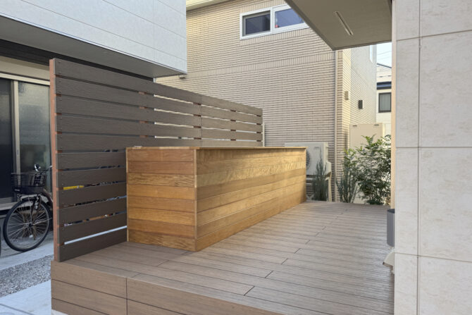 【狛江市 一戸建て庭 樹脂木デッキ】after_top