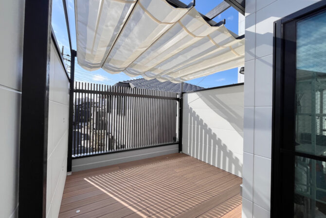 【練馬区 一戸建てバルコニー 樹脂木デッキ】TOP