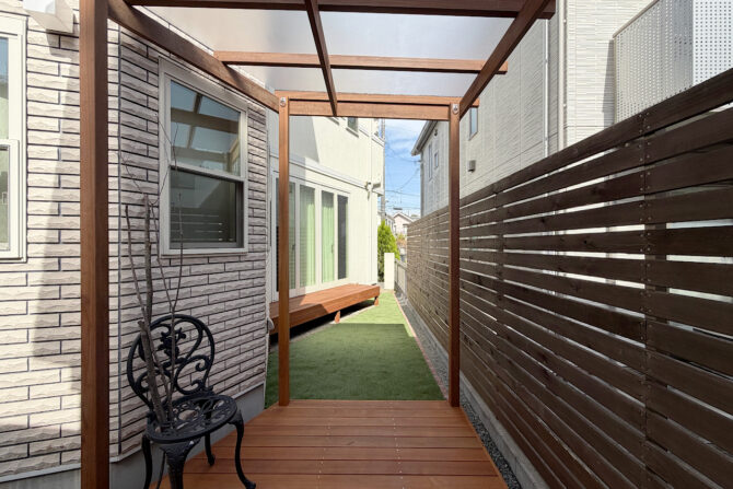 【青葉区 一戸建て庭 ウッドデッキ】after_top