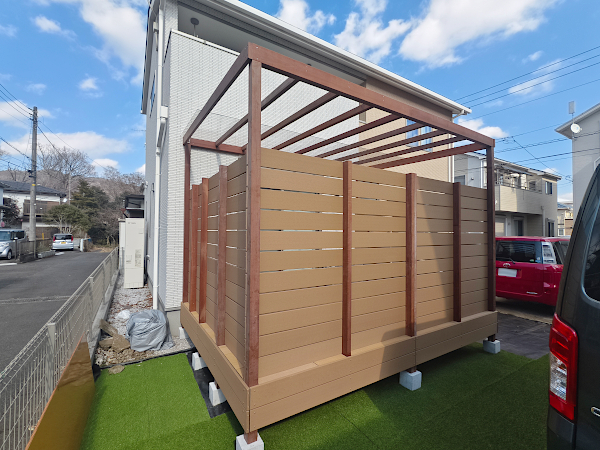 【相模原市 一戸建て庭 樹脂木デッキ 】after_02