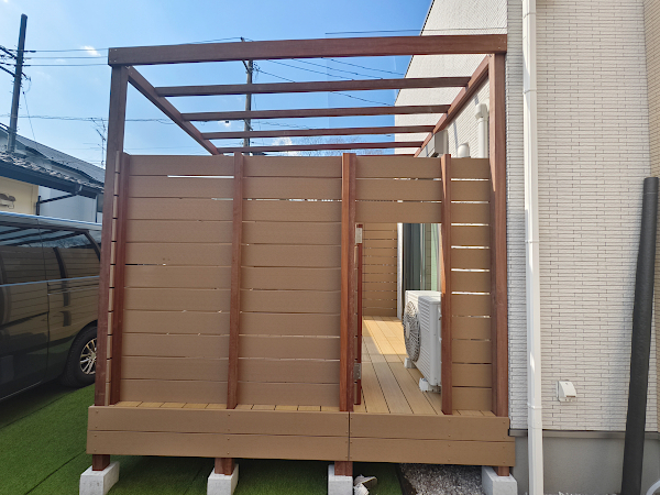 【相模原市 一戸建て庭 樹脂木デッキ 】after_05