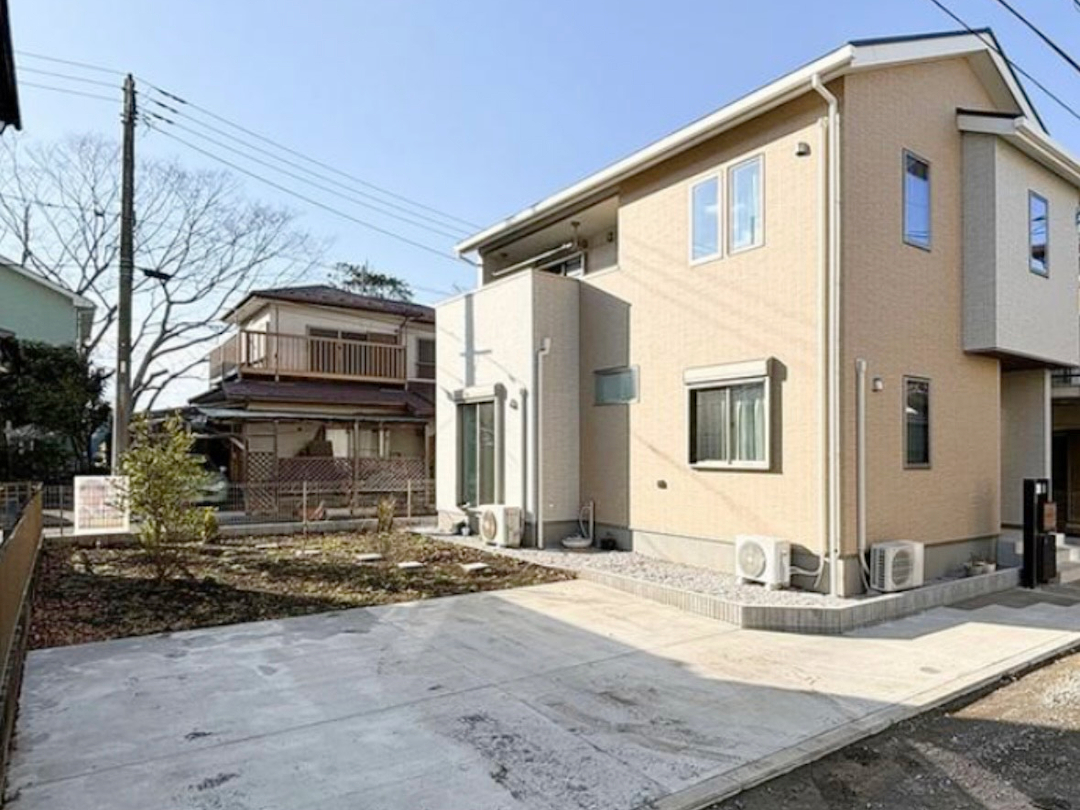 【相模原市 一戸建て庭 樹脂木デッキ 】before_01