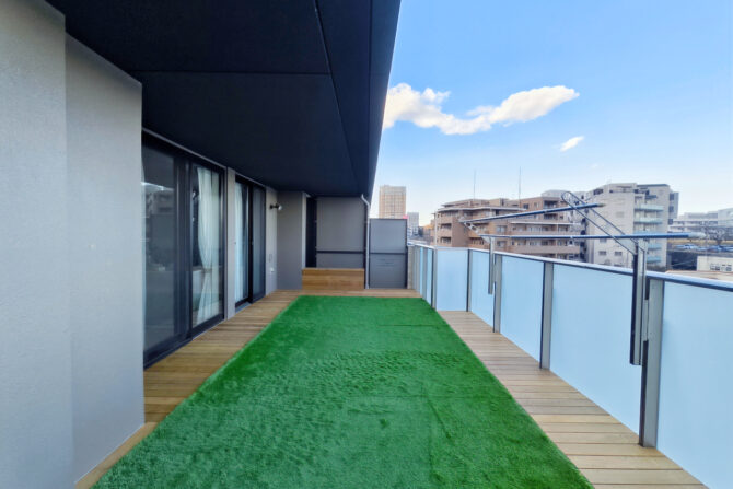 【横浜市戸塚区 マンションルーフバルコニー ウッドデッキ】after_top