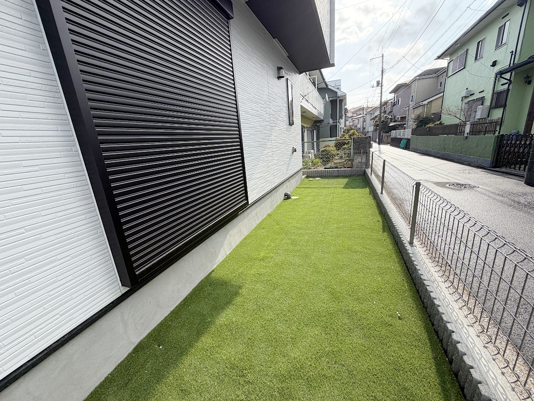 【磯子区 一戸建て庭 ウッドデッキ】before_01