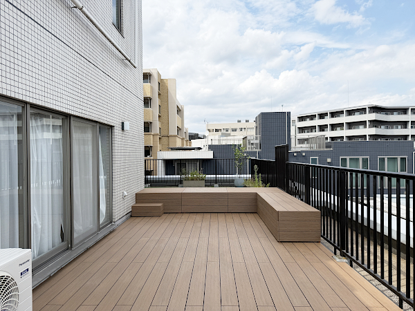 【目黒区 マンションルーフバルコニー 樹脂木デッキ 】after_05