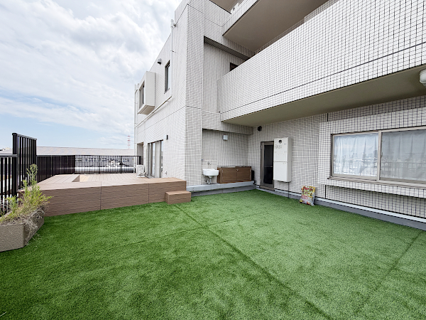 【目黒区 マンションルーフバルコニー 樹脂木デッキ 】after_06