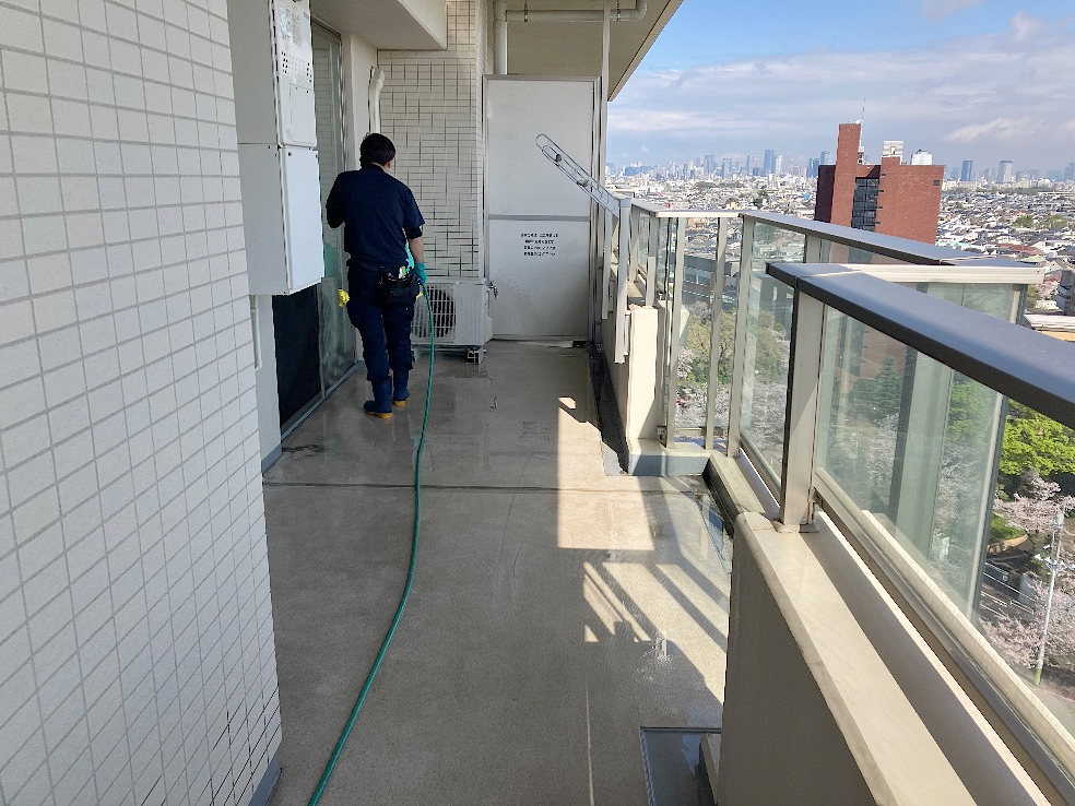 【 世田谷区 マンションベランダ ウッドデッキ】before_01